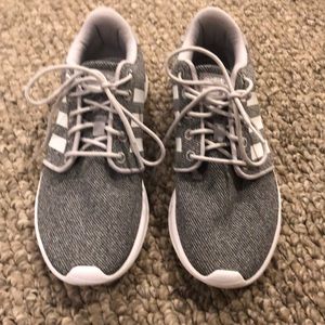 Women’s 7.5 Adidas sneakers